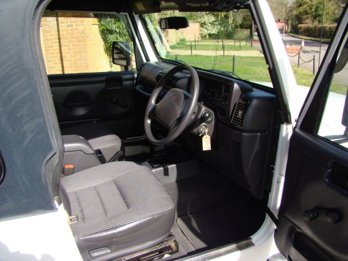Jeep Wrangler 4.0L Sport Soft Top Automatic Four Wheel Drive Petrol White