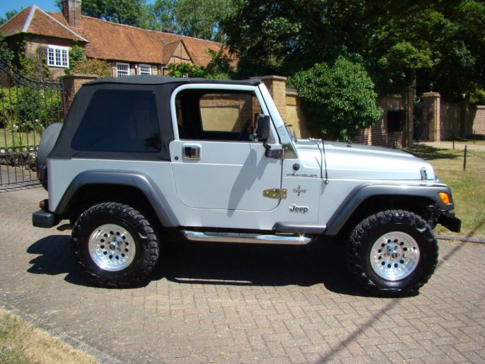 Jeep Wrangler 4.0 Grizzly 2dr Soft Top Convertible Petrol Silver